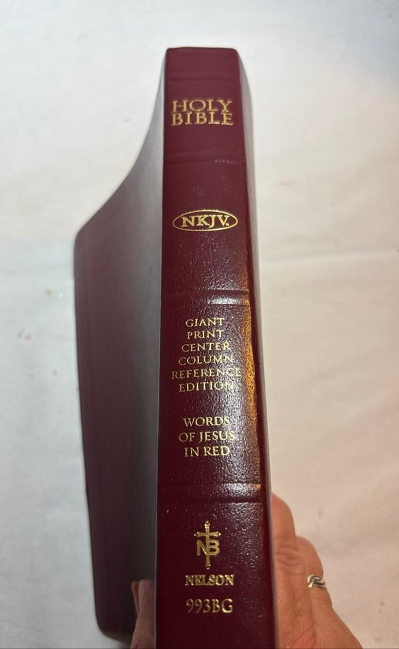 NKJV Holy Bible Giant Print Center-Column Reference Edition